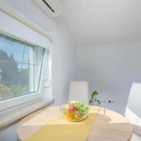 Apartment Cozy In Dubasnica With Wifi