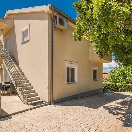 Apartment Cozy In Dubasnica With Wifi Malinska